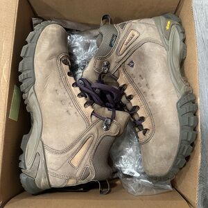 Vasque Women’s Tasque UltraDry Hiking Boots - Size 8.5